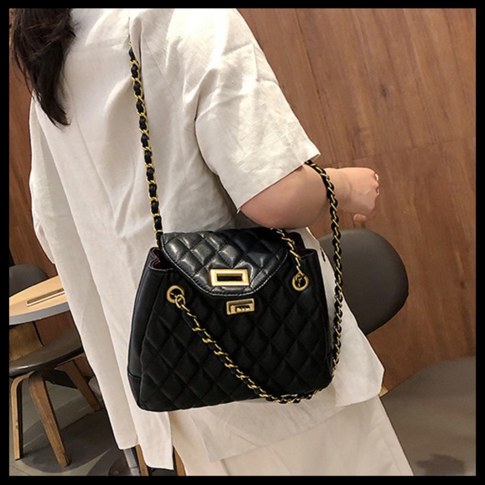 NEW MARGARET Metal Chain Shoulder Bag - Picture 2 of 8